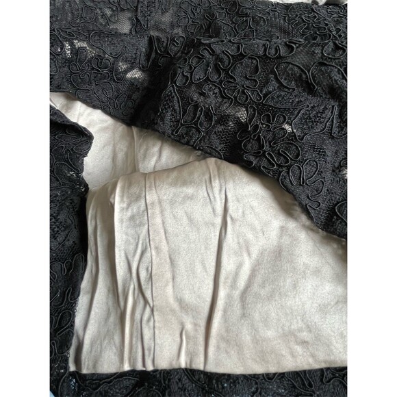 PrettyLittleThing Dress Womens Size M Black Floral Lace Peplum V-Neck Knee - Picture 3 of 5